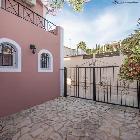 بيت للعطل Agapi's Oasis By 